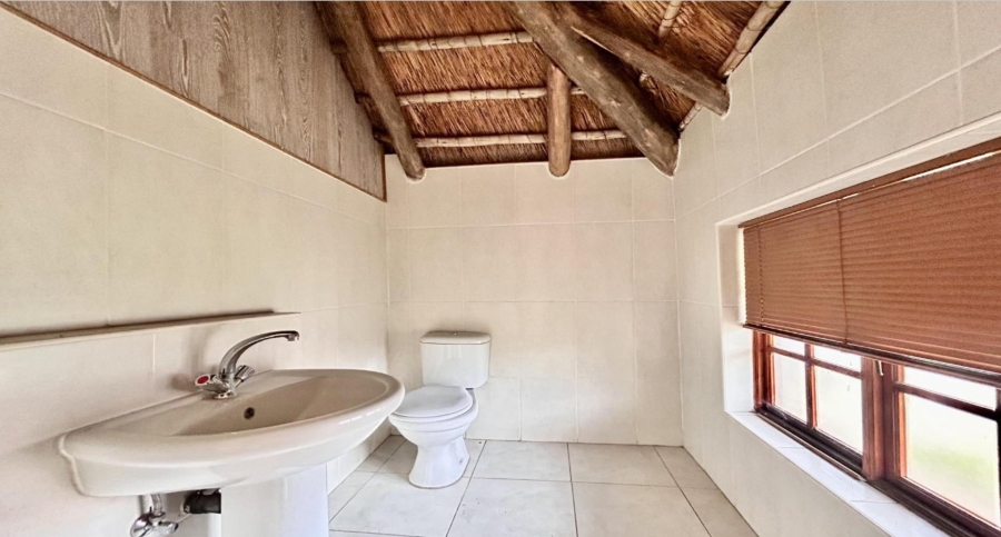To Let 5 Bedroom Property for Rent in Melodie North West